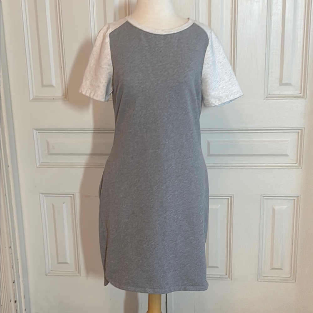 Kenneth Cole Reaction Gray and White Short Sleeve Dress